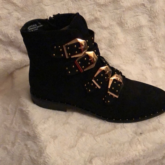 LOLA STYLEZ Shoes - ✨BRAND NEW ✨ BLACK GOLD STRAP STUDDED ANKLE BOOTS